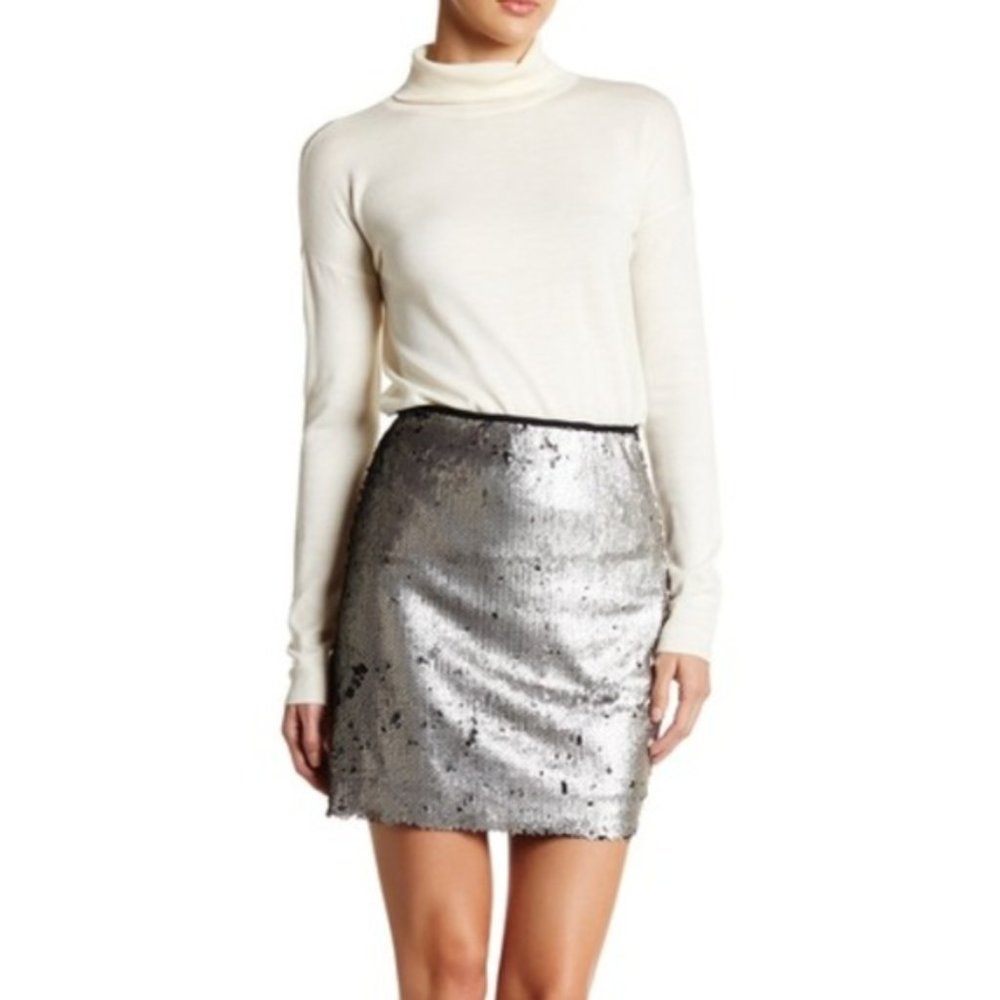 ROMEO + JULIET COUTURE Silver Sequin Skirt